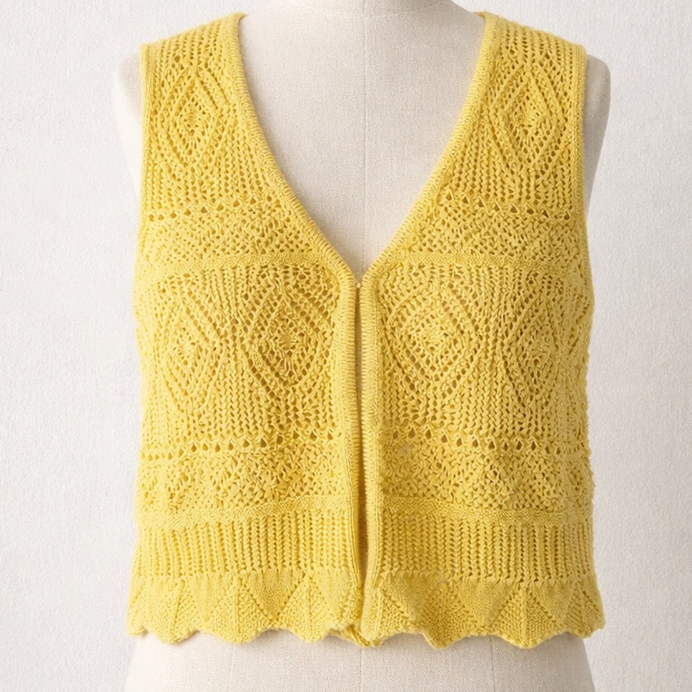 A New Day Sunflower Yellow Crochet Knit Vest Scallop Hem Boho Festival Size L